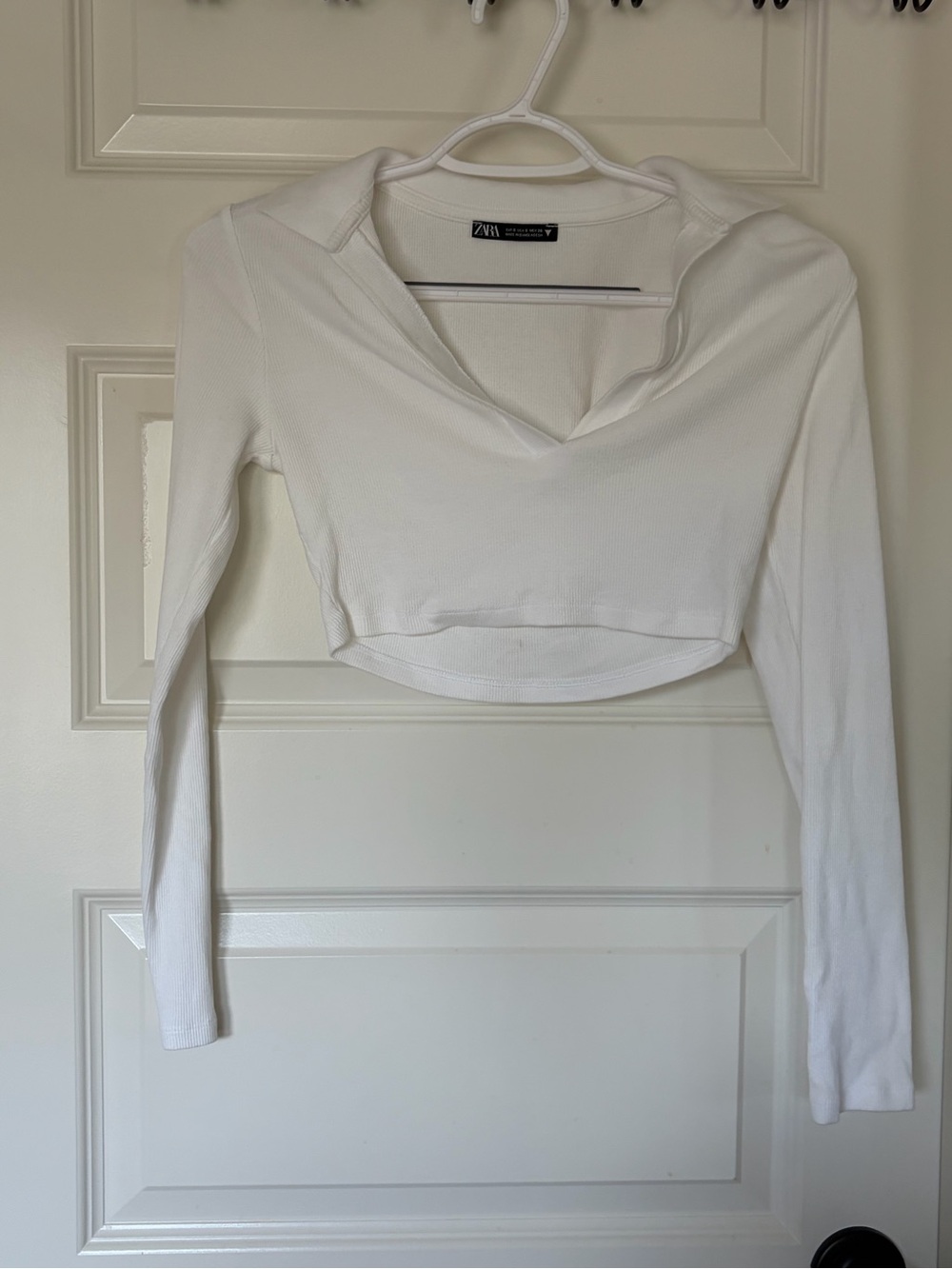 Zara Cream Ribbed Cropped Long-Sleeve Top with V Collar